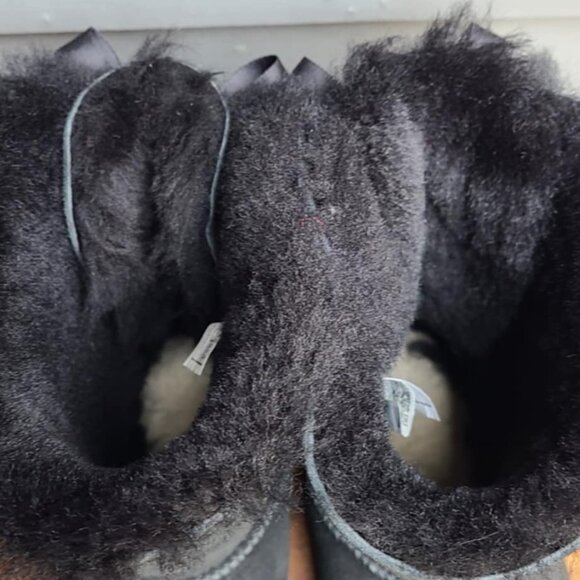 UGG Black Suede Shearling Bailey Bow Boot size 7 - Picture 10 of 10